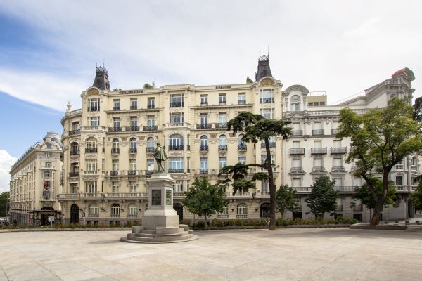 Teléfono Plus Ultra Seguros